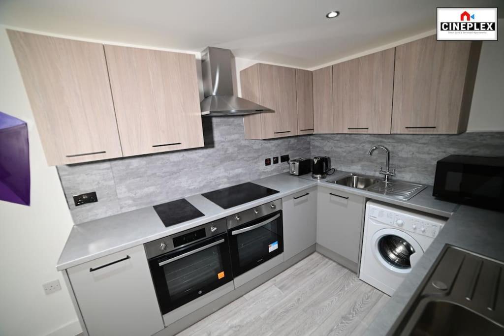 Cheerful 1bed Studio Flat With Netflix And Wi-fi By Cineplex Short Lets & Serviced Londra