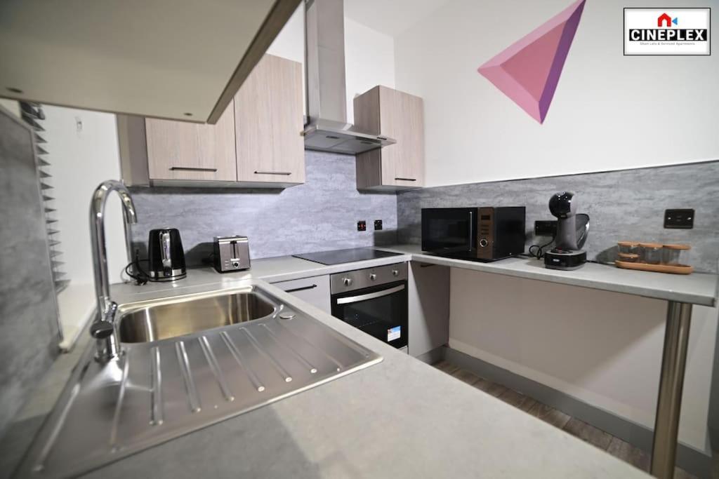 Cheerful 1bed Studio Flat With Netflix And Wi-fi By Cineplex Short Lets & Serviced Appartamento *