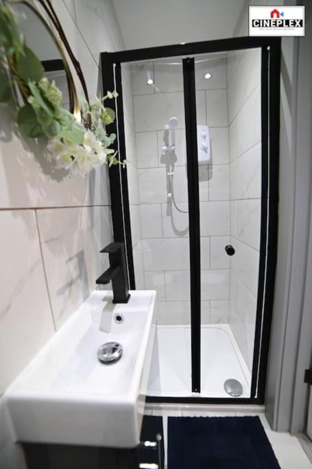 Appartamento Cheerful 1bed Studio Flat With Netflix And Wi-fi By Cineplex Short Lets & Serviced Londra