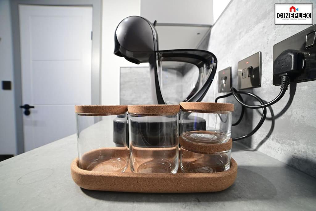 Cheerful 1bed Studio Flat With Netflix And Wi-fi By Cineplex Short Lets & Serviced Apartament *