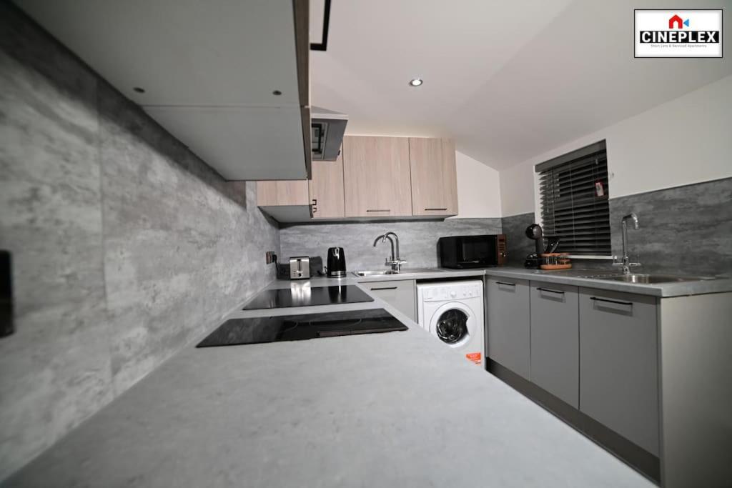 Apartament Cheerful 1bed Studio Flat With Netflix And Wi-fi By Cineplex Short Lets & Serviced